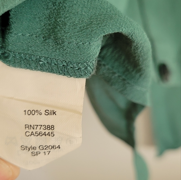 CLOSET CLEAROUT $10 | Madewell Silk Button-Back Tie Tee | Size xs - Picture 5 of 7